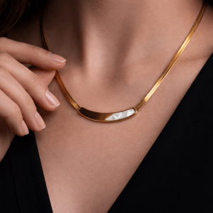 modern-gold-bar-necklace